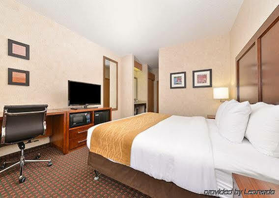 Hotel Comfort & Riverview Near Davenport And I-80 Le Claire